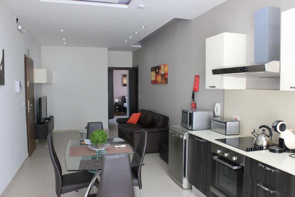 Sunny 2 Bedroom, 2 Bathrooms, Seaside Apt. Sliema Ngoại thất bức ảnh