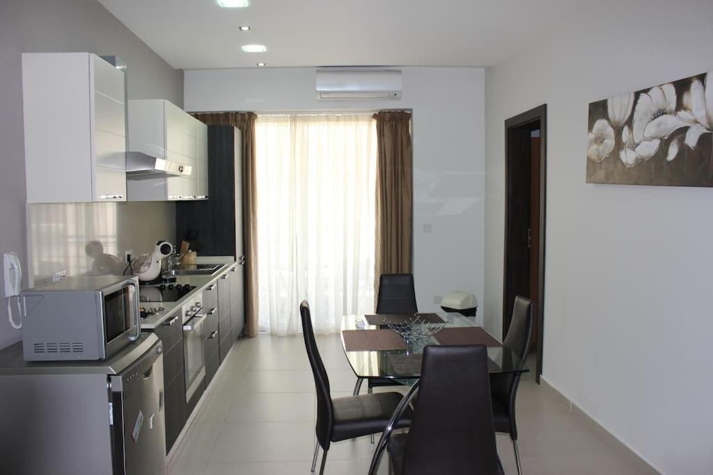Sunny 2 Bedroom, 2 Bathrooms, Seaside Apt. Sliema Ngoại thất bức ảnh