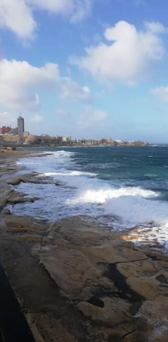 Sunny 2 Bedroom, 2 Bathrooms, Seaside Apt. Sliema Ngoại thất bức ảnh