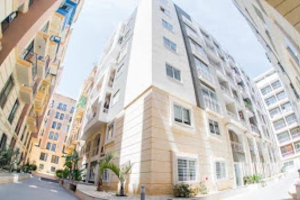 Sunny 2 Bedroom, 2 Bathrooms, Seaside Apt. Sliema Ngoại thất bức ảnh