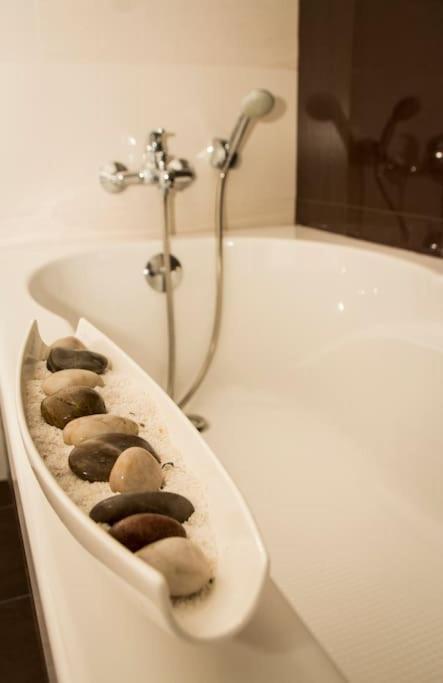 Sunny 2 Bedroom, 2 Bathrooms, Seaside Apt. Sliema Ngoại thất bức ảnh
